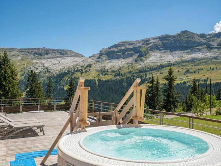 Gîte pour 4 personnes, avec jacuzzi et balcon ainsi que sauna et piscine, animaux acceptés dans Office De Tourisme De Flaine Grand Massif