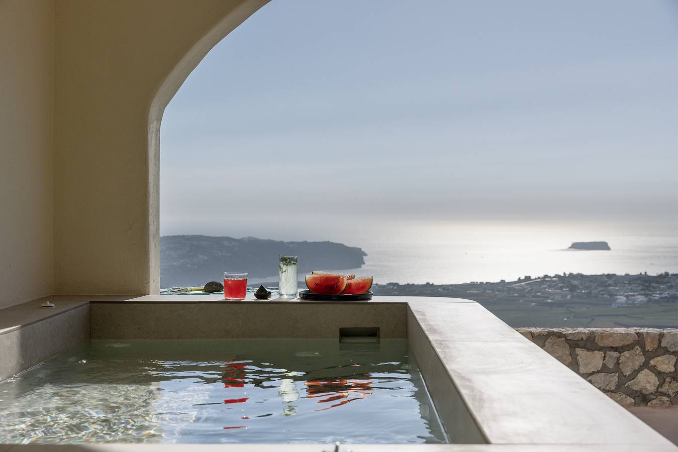 Geheel vakantieappartement, One bdr apartment for 4-Sea view-Hot Tub-Parking in Santorini
