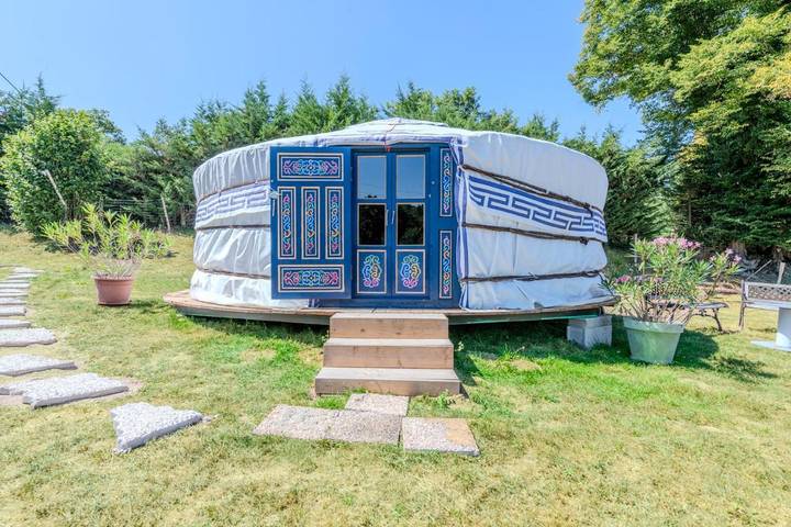 Gîte pour 5 personnes, avec vue ainsi que terrasse et jardin, animaux acceptés à Pouilly-sous-Charlieu
