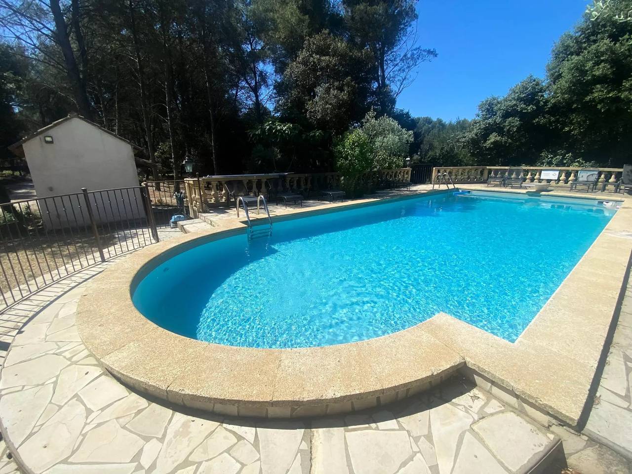 Casa 2 Personas in Grans, Region de Aix-en-Provence