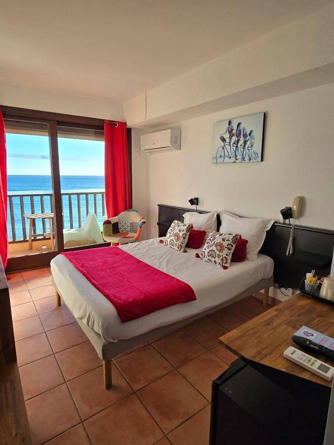 Hôtel pour 2 personnes, avec balcon dans Plage de Saint-Cyr sur Mer Les Lecques - 3