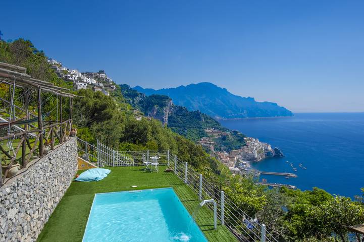Vacation rental for 21 people, with Balcony and Hot tub as well as Terrace and Yard in Amalfi