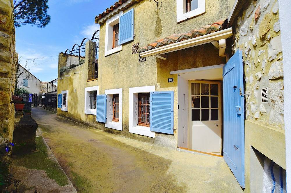 Wunderschön restauriertes Dorfhaus mit sonniger Terrasse und Blick auf die Kirchengärten in Sablet, Vaucluse