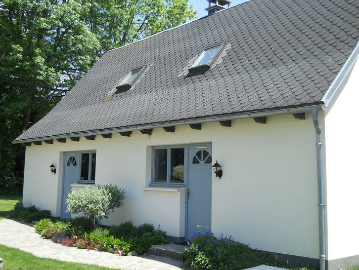 Gîte pour 4 personnes, avec sauna, animaux acceptés à Égliseneuve-d'Entraigues