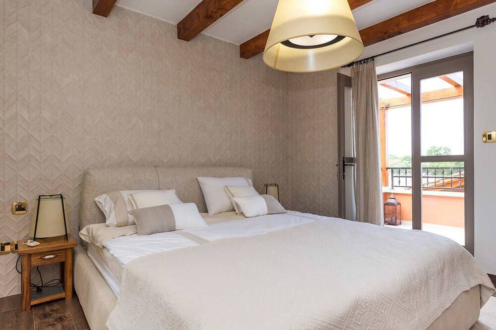 Luxury Villa Finessa Skradin 1 with heated pool, jacuzzi and sauna in Skradin, Šibenik-Knin