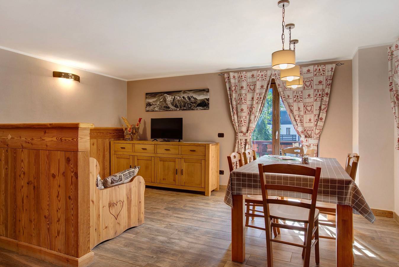 Entire apartment, Apartment 'Torre St Orso 4061 - Maison Gerard' with Mountain View, Shared Garden and Wi-Fi in Lillaz (Cogne), Cogne