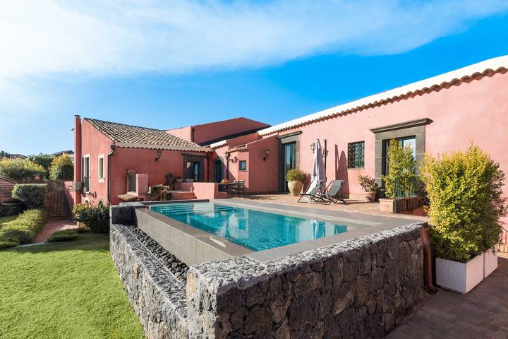 Villa per 8 persone a Viagrande