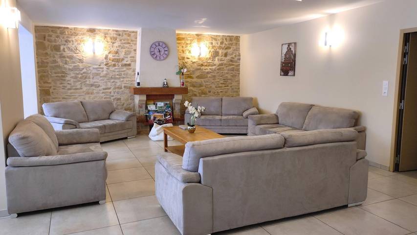 Vakantiehuis voor 21 personen, with Terras and Tuin as well as Zwembad in de Champagne-Ardenne