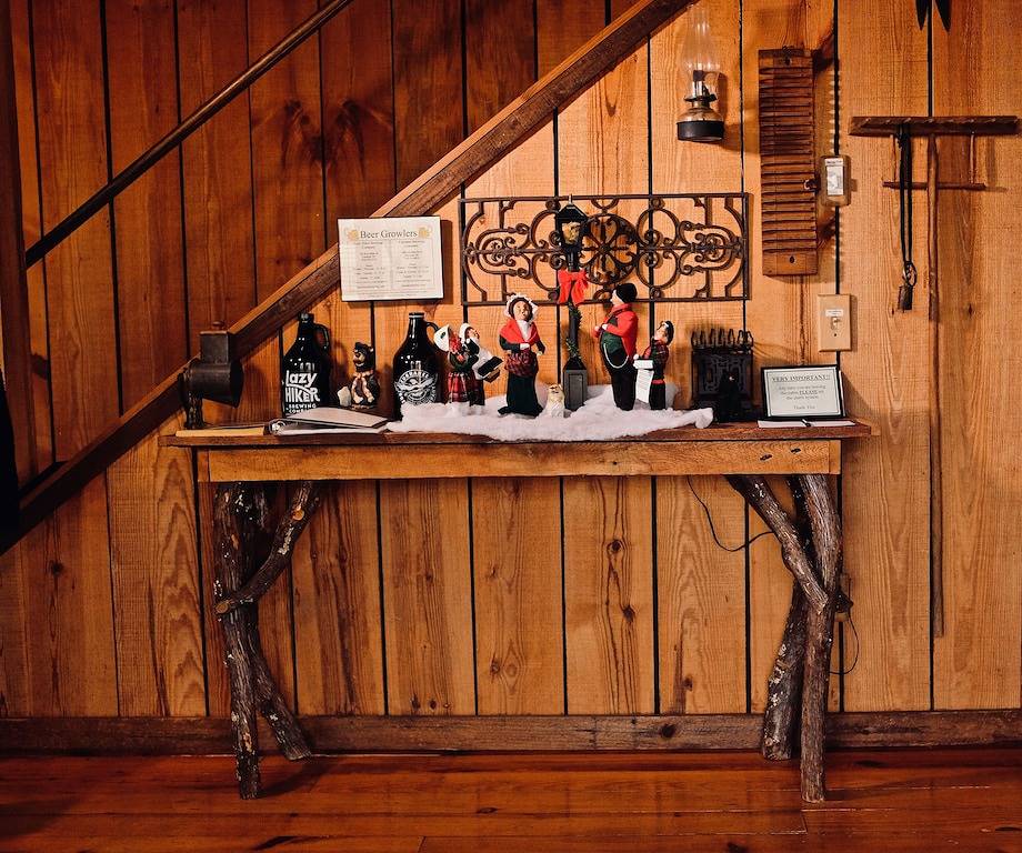 Log Cabin for 4 Guests in Blue Ridge Mountains, North Carolina