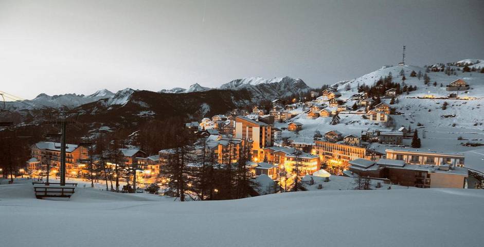 Appart’hôtel pour 8 personnes, avec Terrasse et Piscine