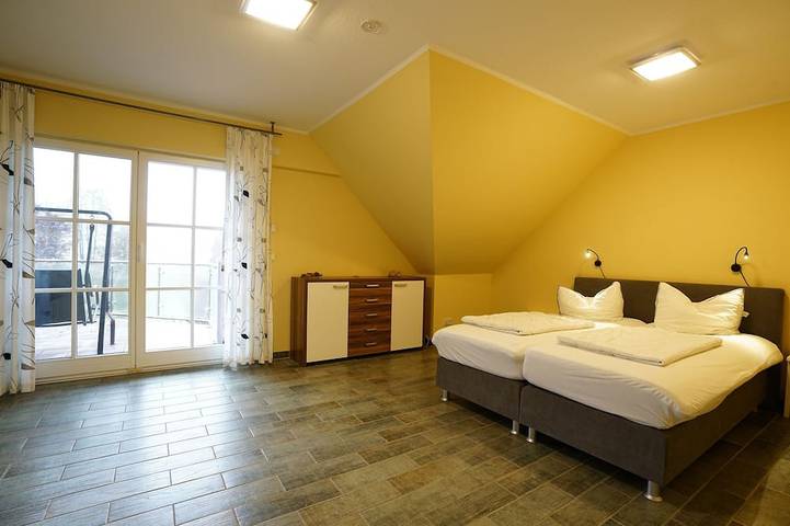 Ferienhaus für 11 Personen, mit Sauna und Garten sowie Balkon am Schweriner See - 4