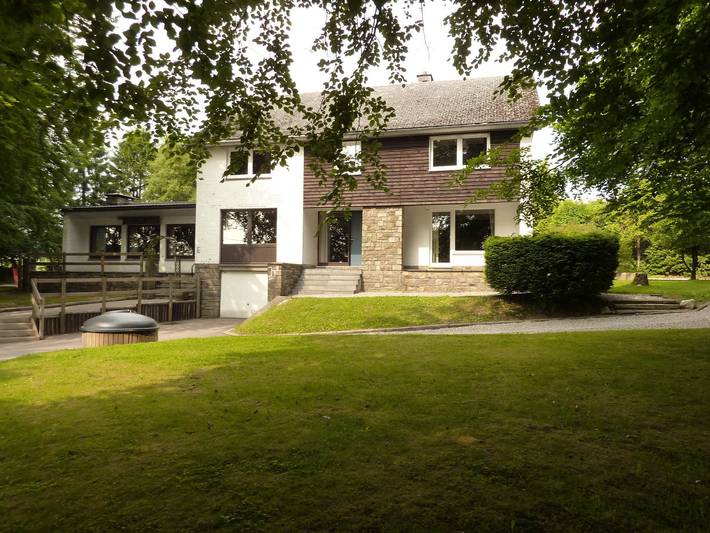 Maison de vacances pour 36 personnes, avec Terrasse ainsi que Jardin et Sauna dans Robertville