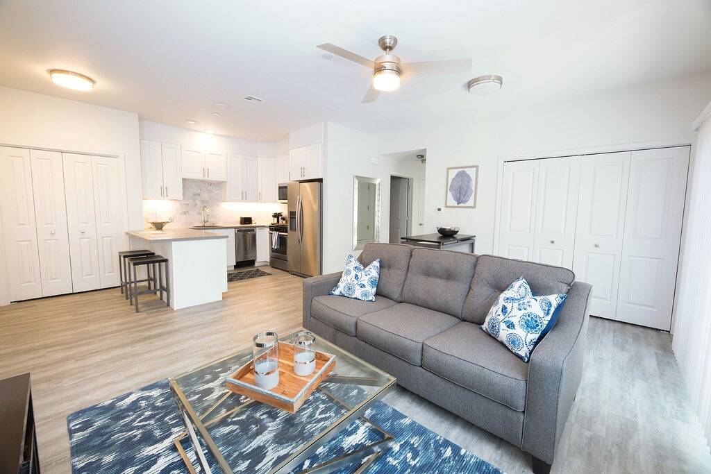 Ganze Wohnung, Neue moderne Wohnung mit zwei Schlafzimmern im Sonoma Valley mit privaten Terrassen in Sonoma, California North Coast