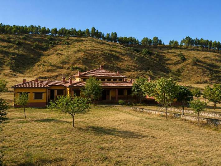 Casa rural para 6 personas, con Terraza además de Jardín y Vistas en Robledo - 4