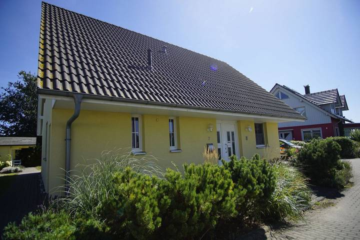 Ferienwohnung für 4 Personen, mit Balkon und Pool sowie Sauna in Göhren