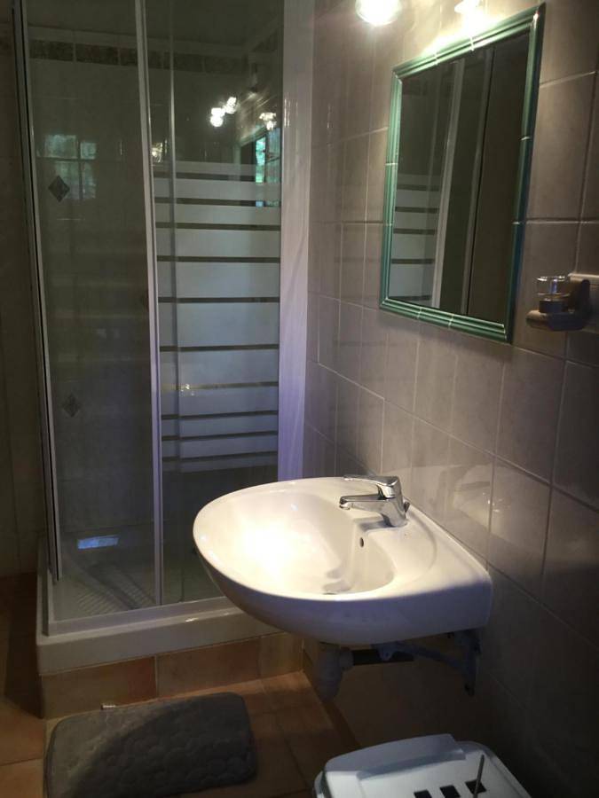 Appartement entier, One-Bedroom Apartment in Istres, Côte méditerranéenne (France)