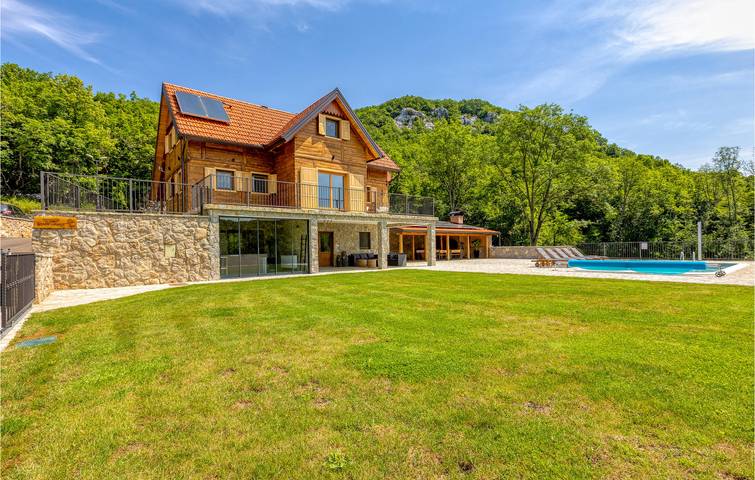 Ferienhaus für 8 Personen, mit Garten und Sauna sowie Pool und Whirlpool