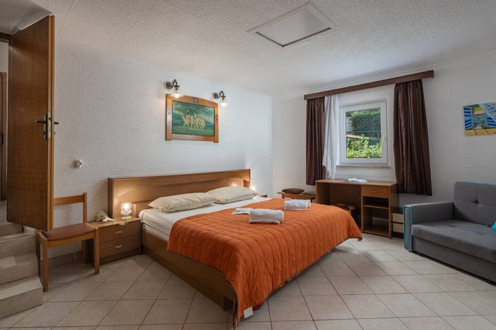 Beach House Astrid Malinska in Malinska-Dubašnica, Krk