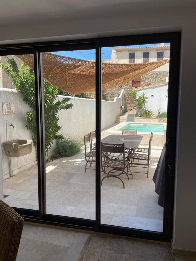Location de vacances pour 6 personnes, avec vue ainsi que jardin et piscine, animaux acceptés à Fabrezan - 3