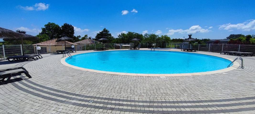 Location de vacances pour 4 personnes, avec vue ainsi que jardin et piscine à Saint-Remèze - 3