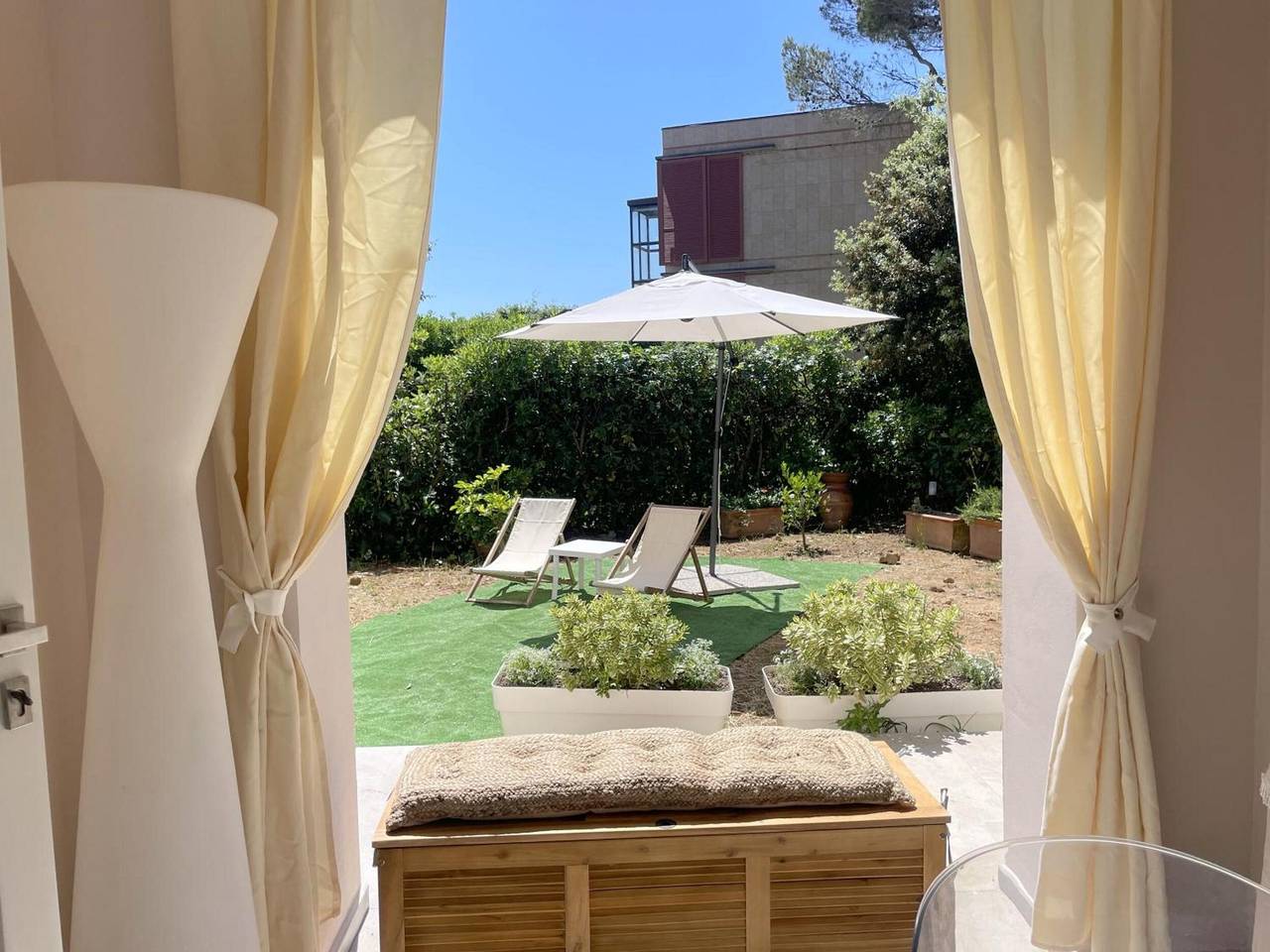Entire apartment, Apartment 'Villa Atusca' with Private Garden, Wi-Fi and Air Conditioning in Castiglioncello, Etruscan Coast