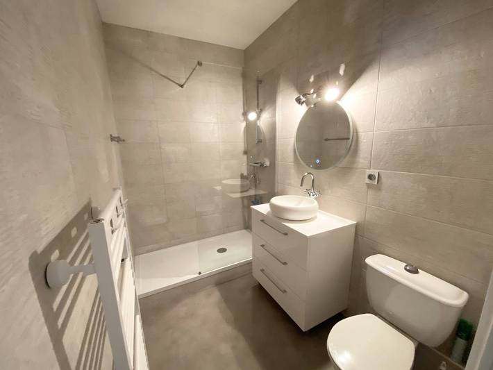 Appartement entier, Appartement rénové avec terrasse Vue Sur Mer à Tregastel in Coz-Pors, Trégastel