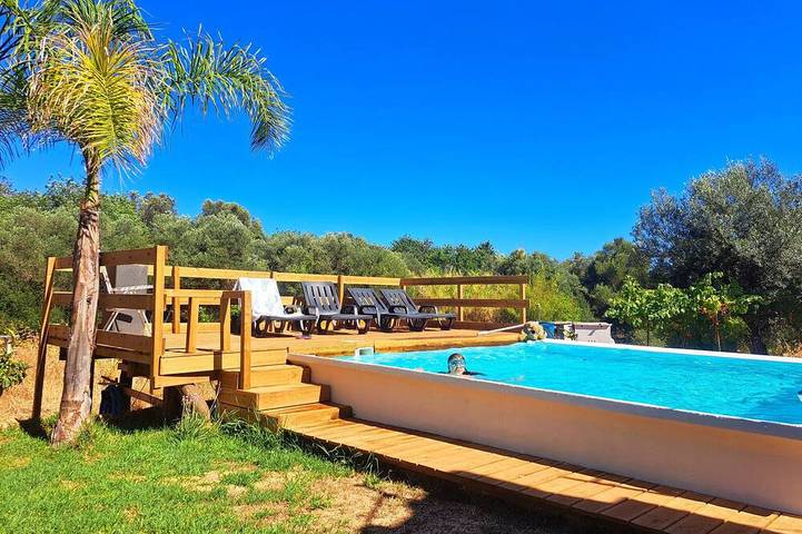 Gîte pour 8 personnes, avec piscine et jardin
