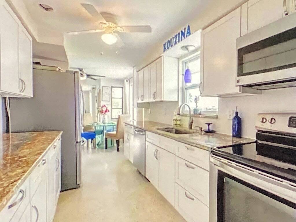 Manatee River Paradise with pool and dock awaits you! in Bradenton, Manatee County