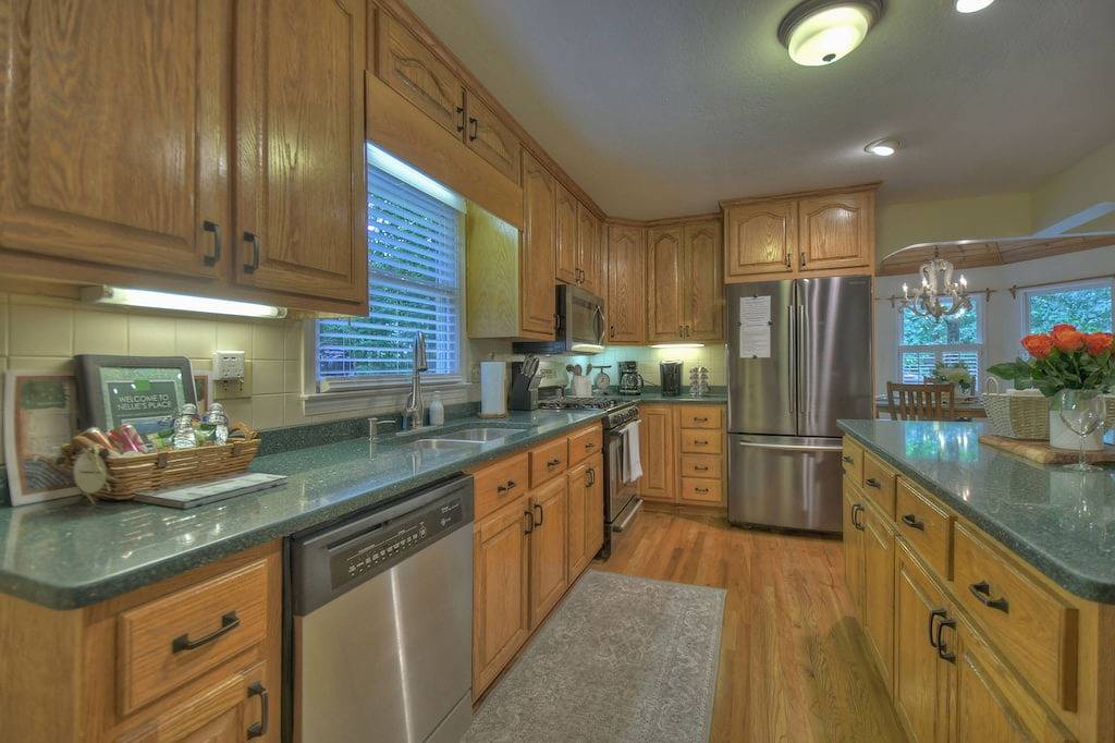 Nellie's Place- Quiet Mtn. Getaway with Scenic View, Wifi, & Community Amenities in Cherry Log, Chattahoochee National Forest