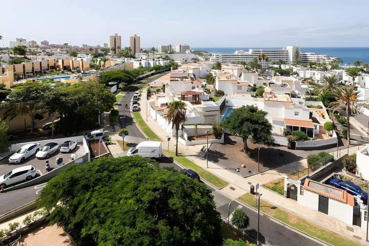 Apartamento entero, Apartamento vacacional 'Cozy Playa Las Américas' con vistas al mar, balcón y Wi-Fi in Playa de Troya, Adeje