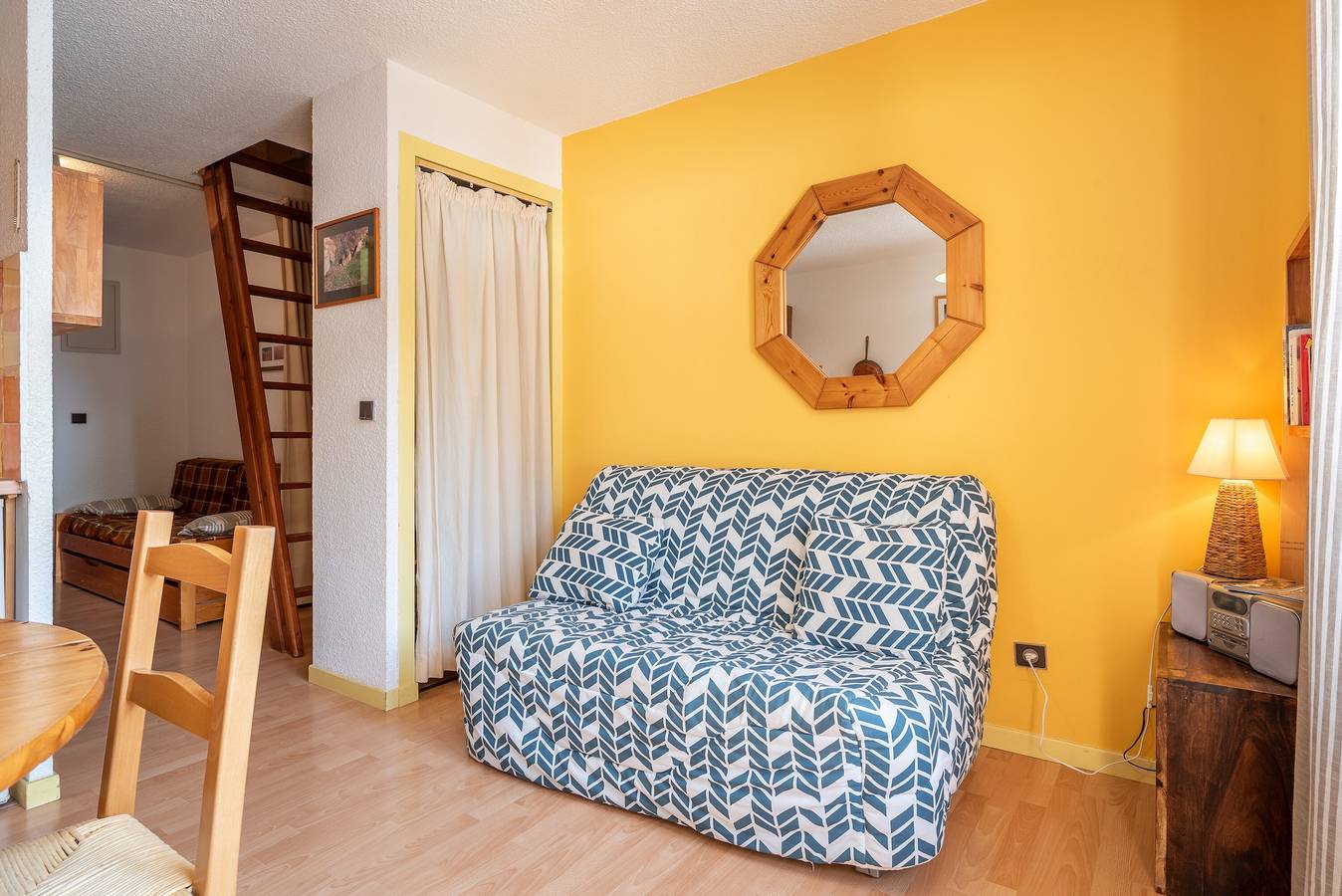 Apartamento entero, Apartamento 'Duplex Station Alpe Du Grand Serre' con vistas a la montaña, terraza privada y Wi-Fi in La Morte, Parque Nacional de los Ecrins