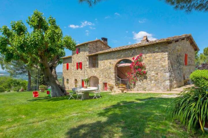 Agriturismo per 5 persone, con giardino e terrazza nonché piscina, con animali domestici in Tavarnelle Val di Pesa