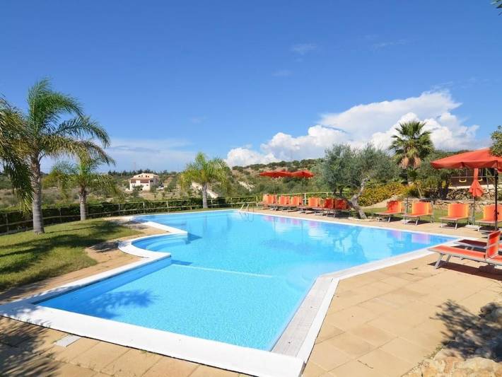 Apartamento de vacaciones para 4 personas, con piscina además de jardín y terraza - 1
