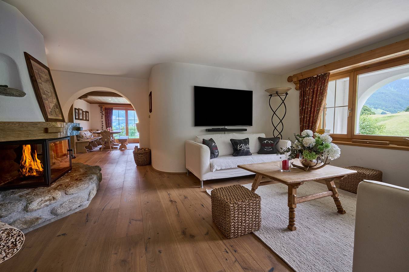 Ganze Wohnung, Ferienwohnung 'Panorama' mit Bergblick, privater Terrasse und Wi-Fi in Klosters-Serneus, Plessur Alpen