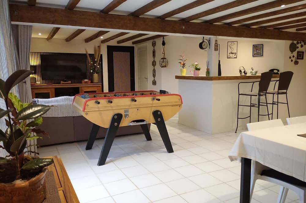 Gîte paisible à Estivareilles, piscine chauffée, animaux acceptés in Estivareilles (Allier), Région de Montluçon