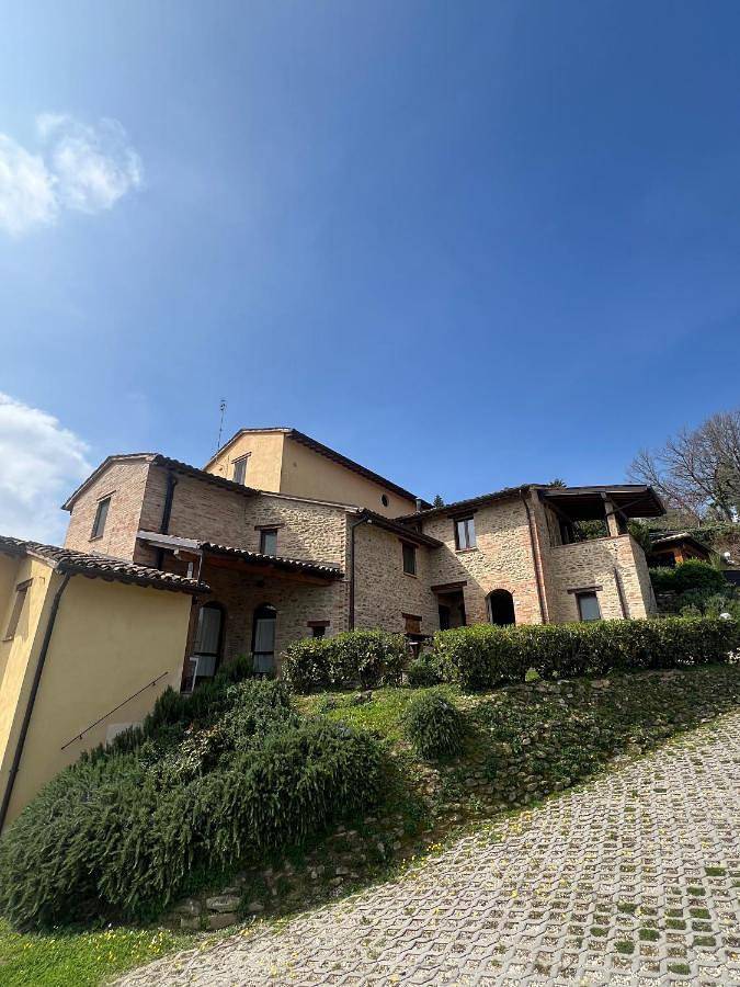 Agriturismo per 2 persone, con giardino e terrazza nonché piscina in Urbino