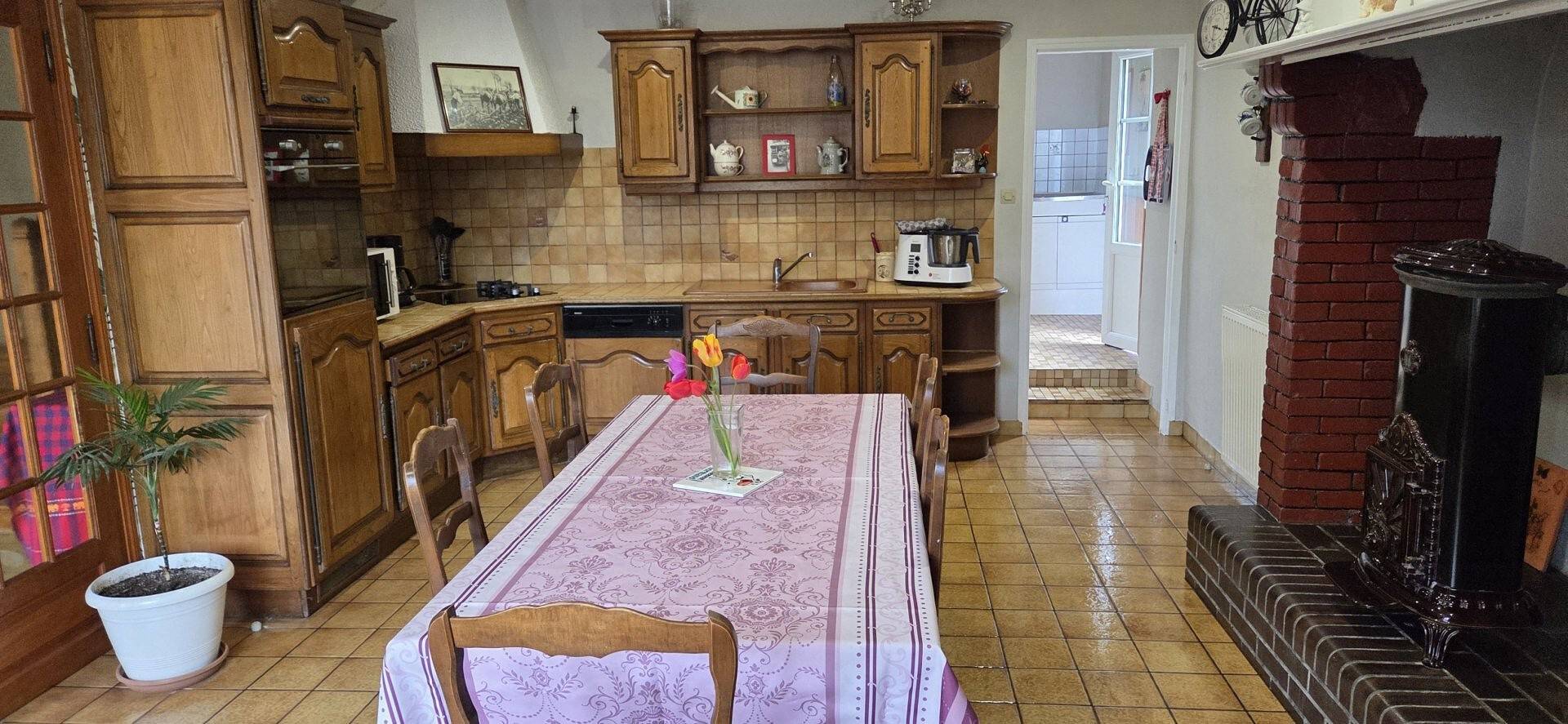 Gîte De L'arthour : maison de vacances avec jardin privé et Wi-Fi in Notre-Dame-de-Cenilly, Région de Coutances