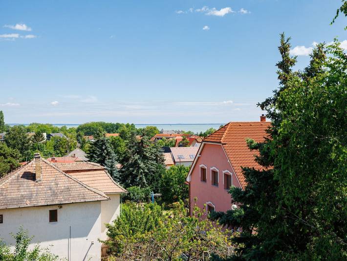 Ferienhaus für 9 Personen, mit Balkon und Garten sowie Seeblick in Balatonalmadi - 3