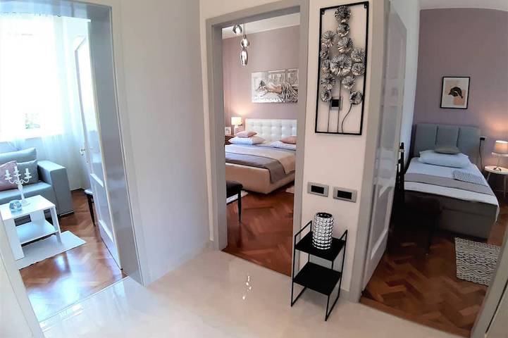 Entire apartment, Luxury apartment in the city center with a large terrace, garden, private garage in Labin City, Labin