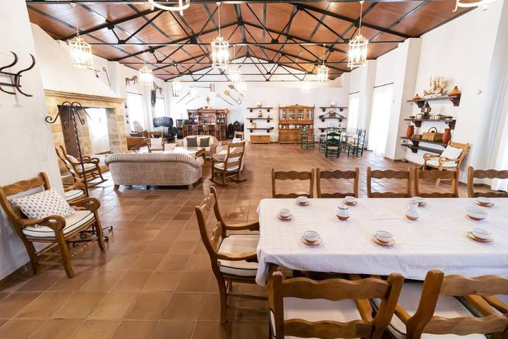 Casa rural para 14 personas, con jacuzzi y terraza además de jardín y piscina en Campiña Sur Cordobesa - 2