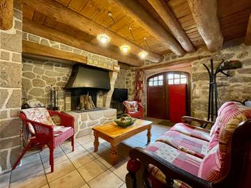 Gîte for 6 Guests in Saugues, Haute-Loire, Picture 1