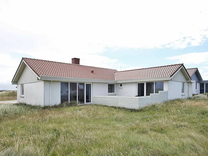 Ferieudlejning for 8 personer, med terrasse, børnevenlig i Lild Strand