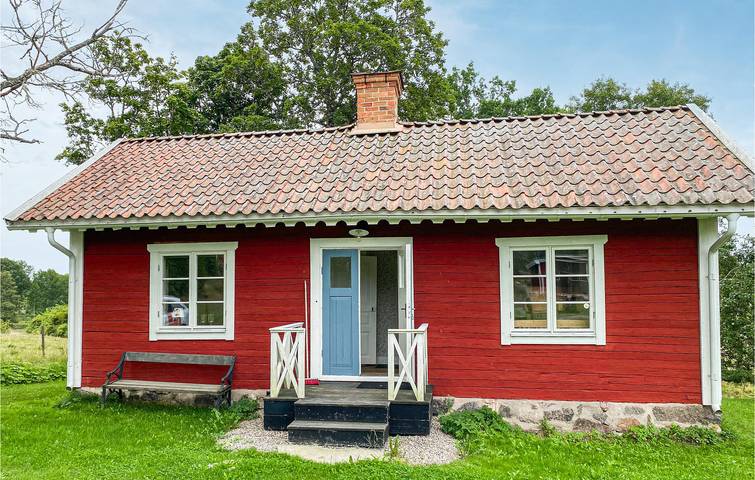 Ferienhaus für 4 Personen, mit Terrasse und Garten in Hjortkvarn