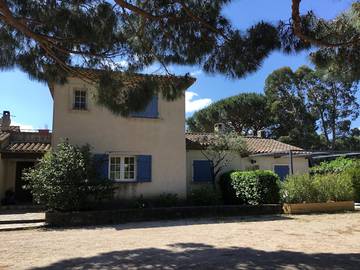Chambre d’hôte pour 2 personnes, avec jardin et piscine, animaux acceptés à Grimaud