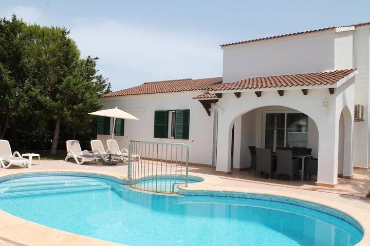 Casa de vacaciones para 6 personas, con vistas y terraza además de piscina y jardín, Se admiten mascotas en Delfines