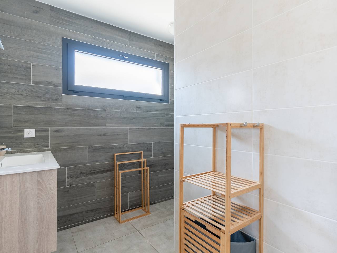 Modern Villa Near Ocean, Terrace, Wifi, A/C, Seasonal Rental for 4, Cleaning Included in Mimizan, Côte d’Argent