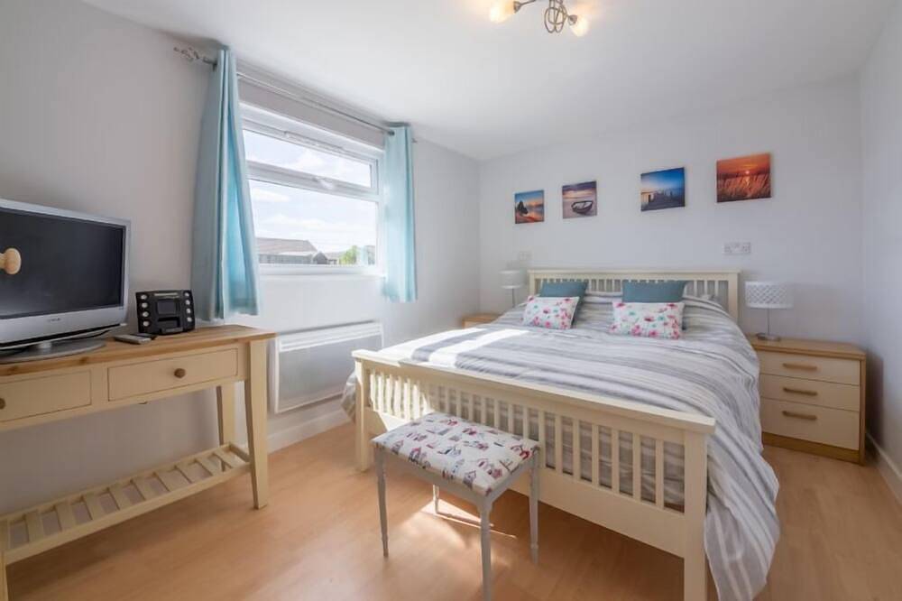 Wyndham Beach House, Walcott, Norfolk in Walcott, Norfolk Coast