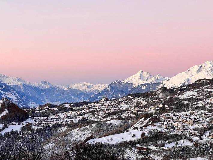 Location de vacances pour 2 personnes, avec vue et jardin à Icogne
