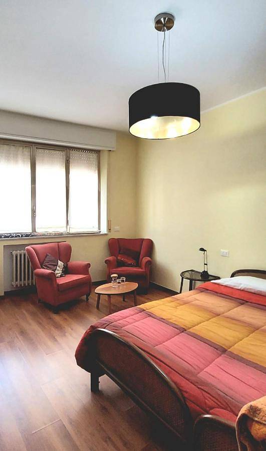 Large Double Room in Chianciano Terme, Province de Sienne