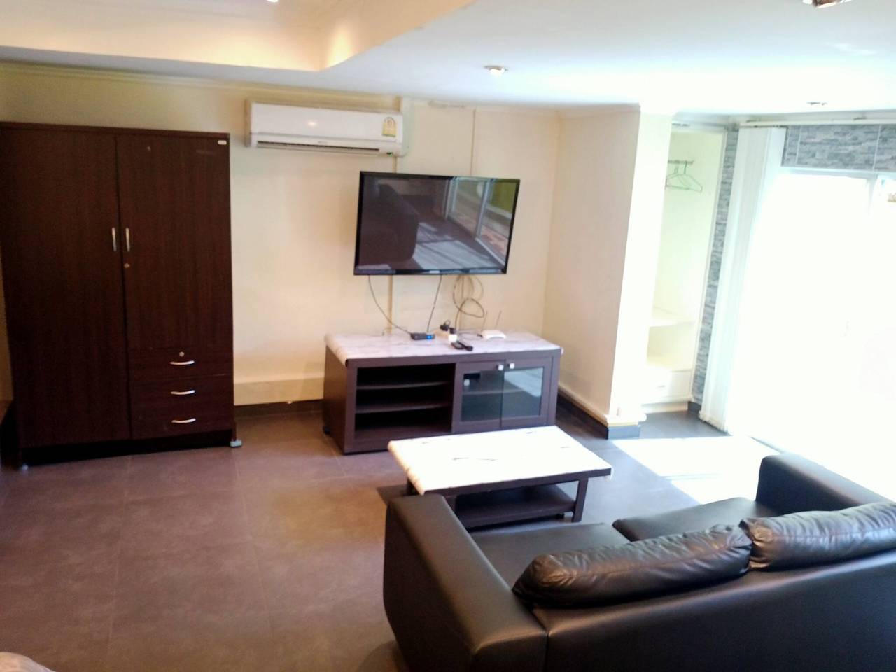 Ganze Wohnung, Geräumiges 65 m² großes Luxus-Loft-Studio-Apartment 101B in Pattaya, Chon Buri